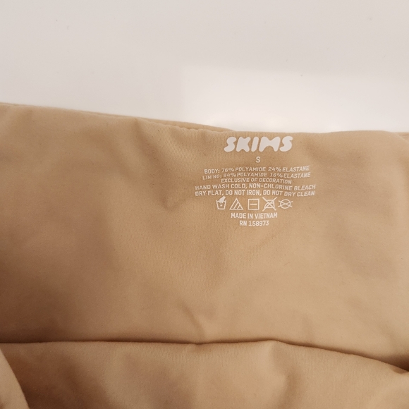 Skims Fits Everybody Bandeau Bra - Picture 16 of 16